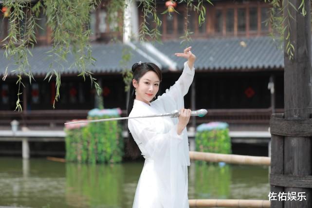 杨紫|杨紫频遭网络暴力,本人维权索赔11万,获赔1.3万元