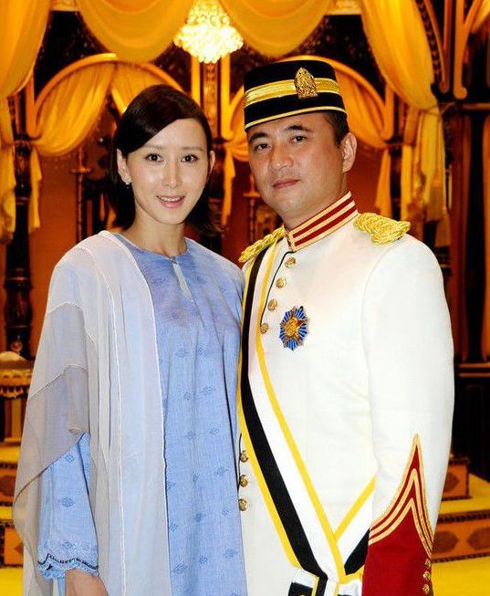 胡静|本已退圈生子，为何还拼命捞金？