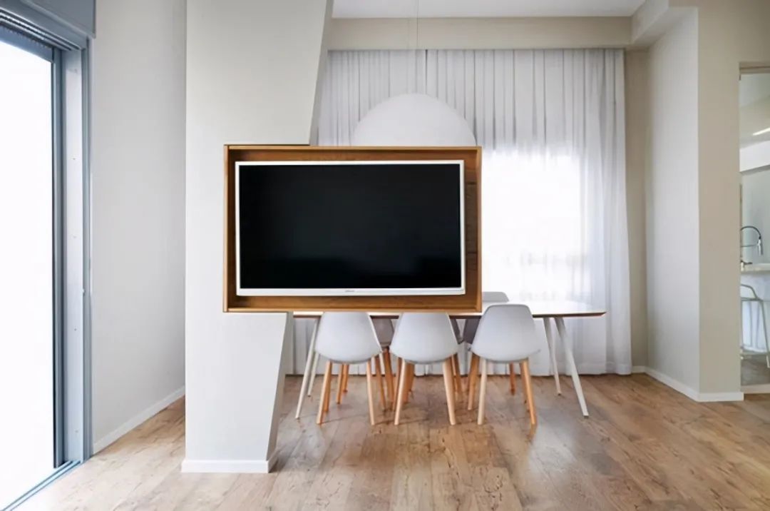 时尚装修设计大全|为什么不让我早点知道！把厨房水槽台当电视墙用，省钱还简约漂亮！