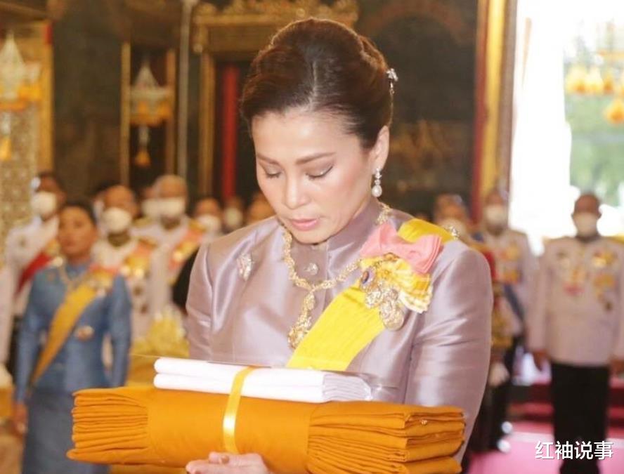 苏提达|苏提达近照宛如老妪，才43岁就美人迟暮，难怪新嫔妃不断冒头