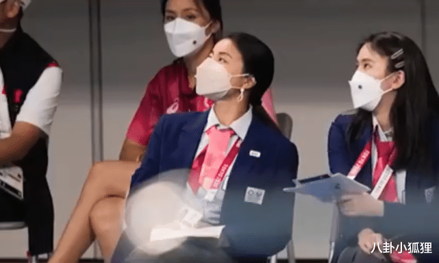 倪妮|毫无阔太架子！郭晶晶为好姐妹陈诺琳做奶茶，无名指婚戒抢镜