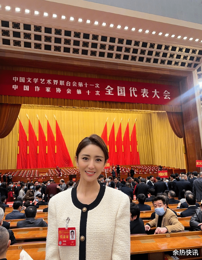 佟丽娅|第十一次全国文代会，佟丽娅镜头下的大合影，五位女代表引发热议