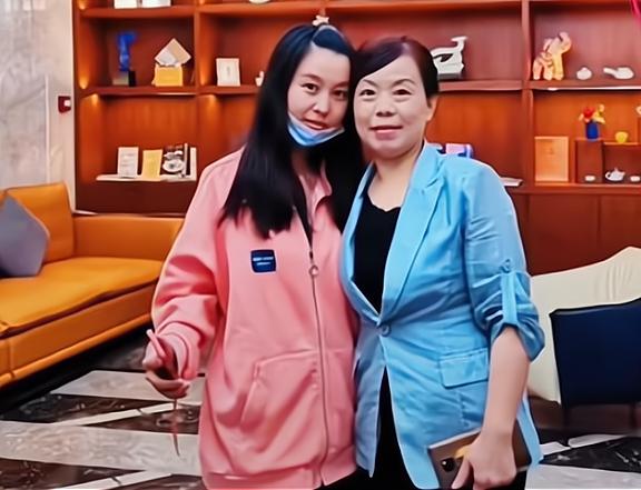 黑粉|霸气的妹妹！田静直播被骂“龅牙”，其妹妹回怼：我让你头爆