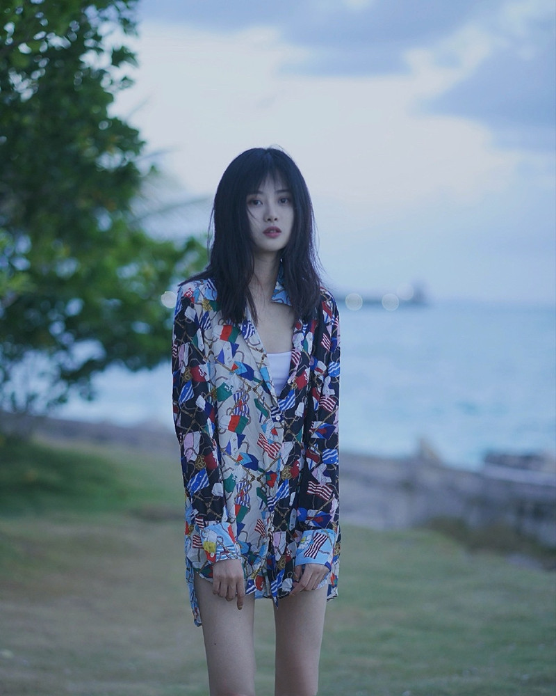 隋雨蒙|李光洁一家三口幸福同框，小10岁妻子才92斤，凹下衣失踪腿真细