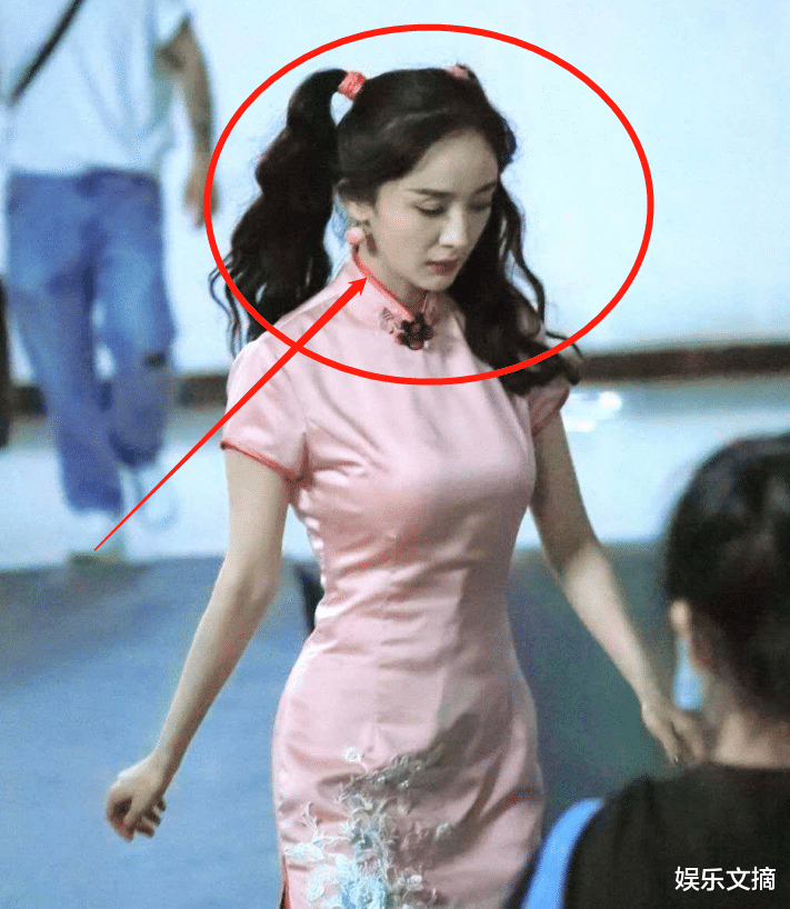 杨幂|34岁杨幂出行被偶遇，路人镜头下又美又飒，生图却暴露真实腿围