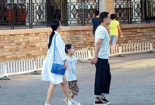 赵文卓|“撞脸”不可怕，赵文卓全家“共用一张脸”才稀奇，网友：服气