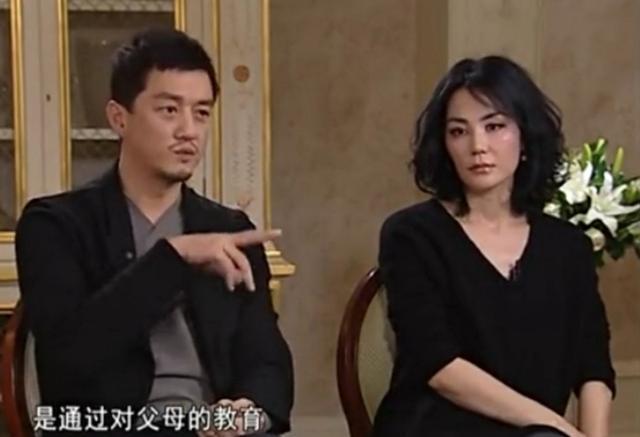 李嫣|王菲和李亚鹏的女儿李嫣：坚强中成长，嘴上的伤痕是我的荣耀