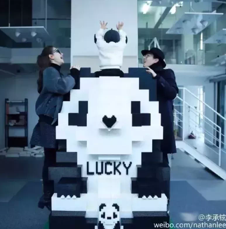 感觉会火|全职奶爸曾抑郁一年,戚薇老公为什么能成“男德典范”?