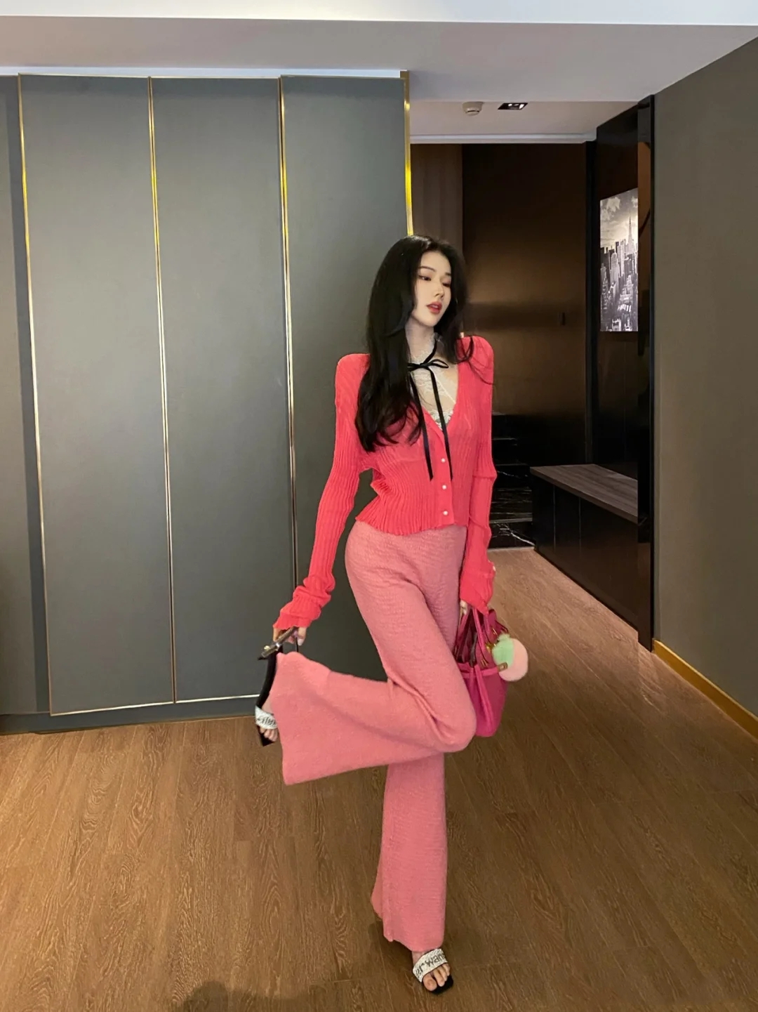 穿衣搭配|今年很火的穿搭法，叫“糖果同色”搭配，清新又可爱，很有淑女范