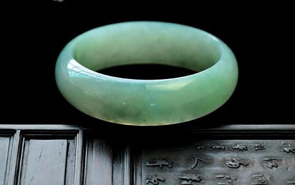 翡翠|买翡翠不是越厚越好