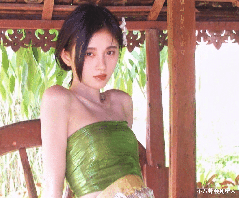 鞠婧祎|鞠婧祎肩宽被质疑？网友凭淤青鉴打针，这些年她是怎么逆天改命的