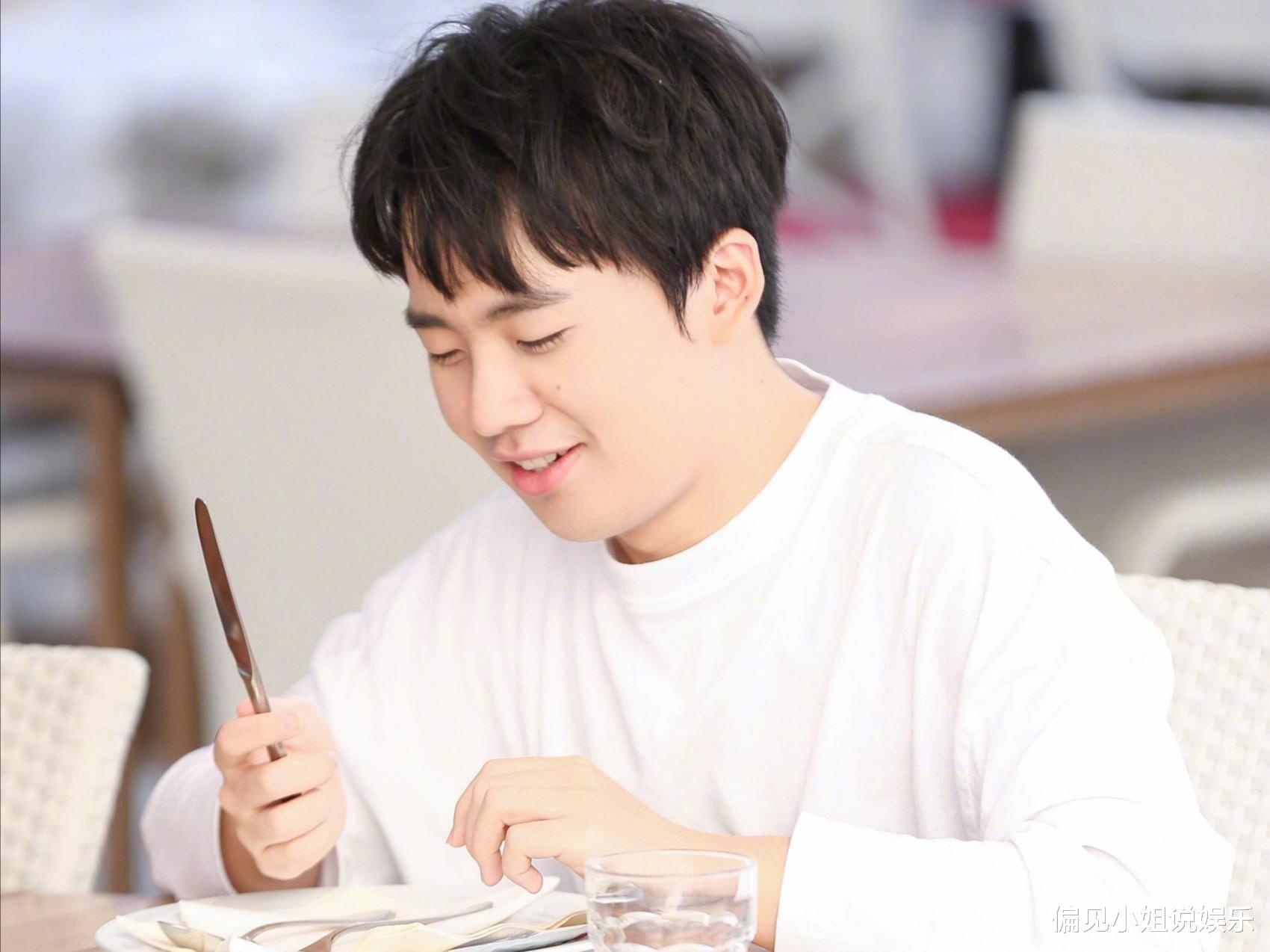 刘亦菲|德云社少班主郭麒麟，微博被取消金V认证，粉丝却反而很高兴