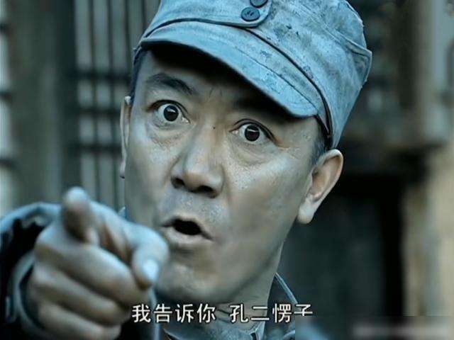 sm|63岁李幼斌与朋友聚会，穿破洞毛衣喝酒，饭桌被神秘大哥辱骂反赔笑