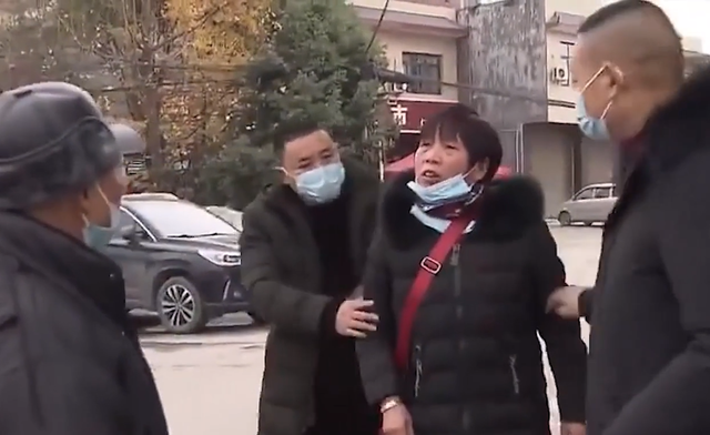 父亲重男轻女,女儿从小被送人,如今晚年还要争女儿的房产给儿子
