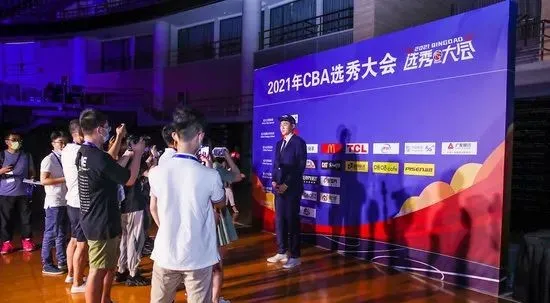 凯文·乐福|刚刚！榜眼单场砍下40分！CBA第一炸新秀！外援都给他打下手