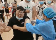 疫苗|肌肉帅哥接种疫苗，秀出麒麟臂满屏荷尔蒙，网友：我也想当护士！