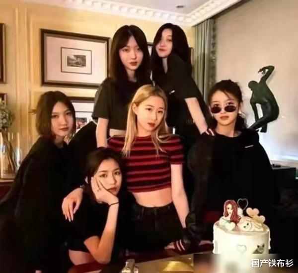 李嫣|李嫣和汪峰大女儿三亚度假！她连换两套泳装，骨感身材像妈妈王菲