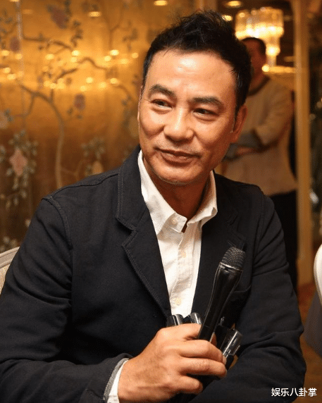 向华强|他才是香港真正的大佬，向华强都对他礼让三分，却对赵丽颖宠爱有加