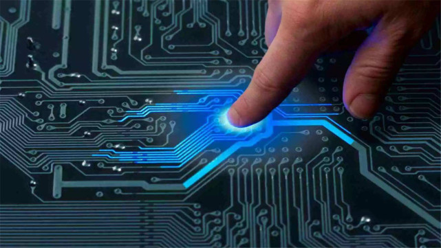 王子文|终于轮到美国尝尝被制裁的滋味，亚欧30国接连出手，损失无法估量