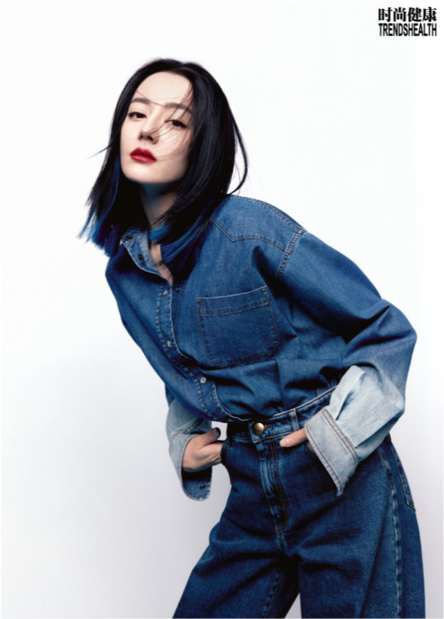 迪丽热巴|迪丽热巴新刊冷艳风彻底封神！套装+烈焰红唇尽显酷飒范，气场全开