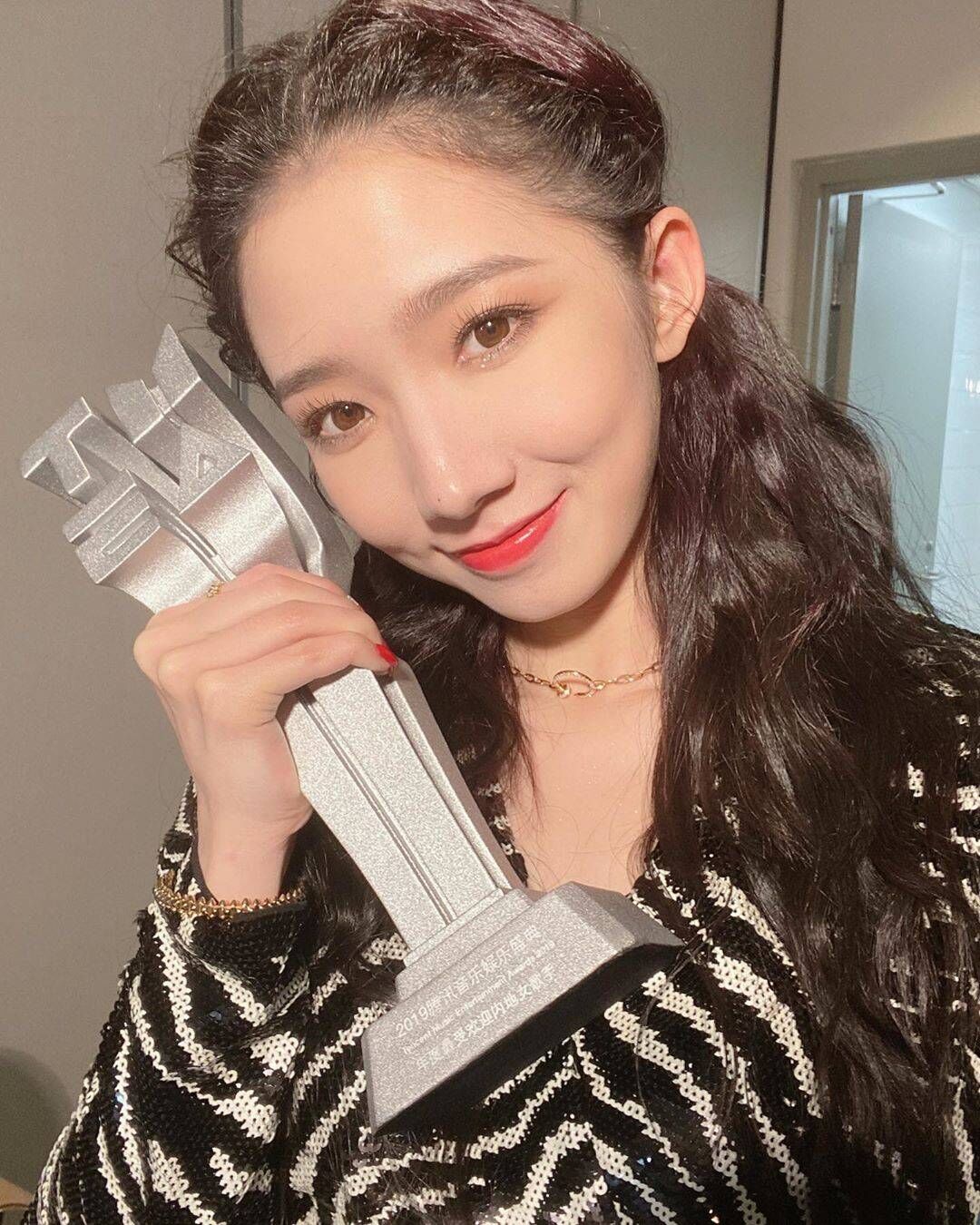 孟美岐|《我心飞扬》官微沦陷，网友喊话孟美岐不配演冠军，徐峥失算了