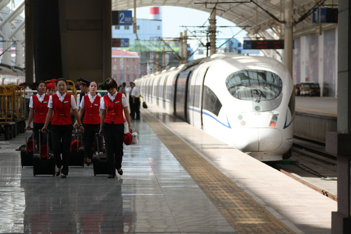 乘务员|面试派遣乘务员,但是要求去地铁安检实习6个月,靠谱吗?