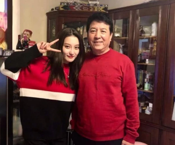 六小龄童|星二代也愁嫁?六小龄童29岁女儿真容曝光,长相漂亮却没对象