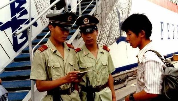 1996年电击杀手落网:窜7省杀25人,被抓时身戴佛像跪求警方饶命
