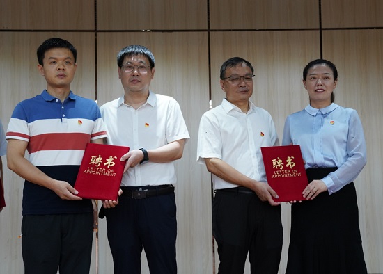 河南健康网|“河南中医药大学社会实践基地授牌暨博士工作站聘任仪式”在渑池县中医院隆重举行