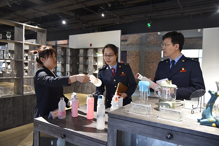 燕赵时讯 河间税务干部深入企业进行税收政策宣传