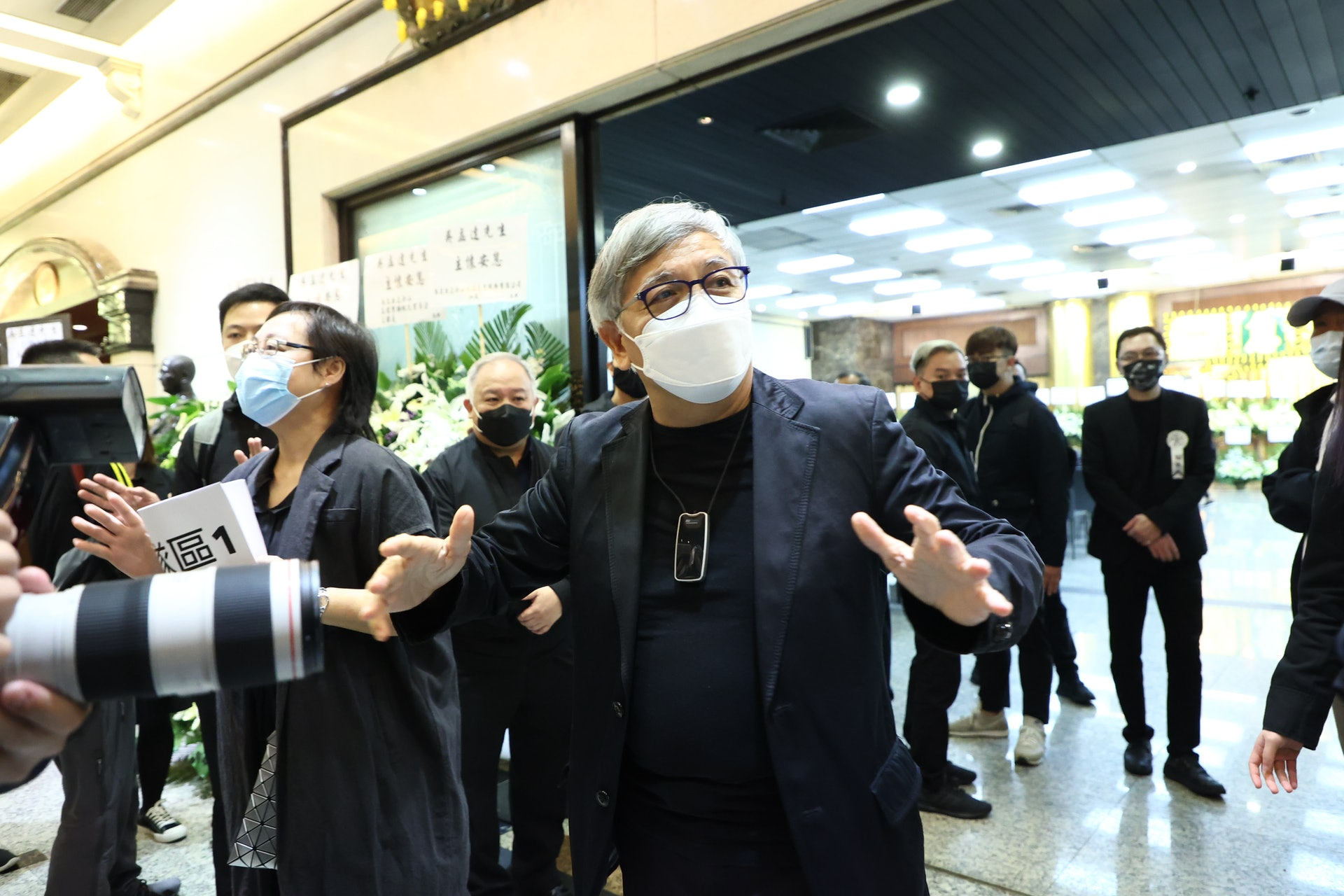 周星驰|吴孟达丧礼周星驰到场，田启文回应：他来我怕很烦