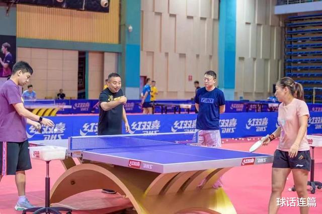 刘诗雯|英姿飒爽！国乒多位名将陆续现身，刘诗雯精气神满满，刘国梁上阵