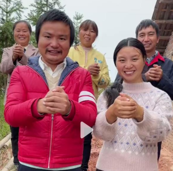 牛爱芳被曝农民人设造假,知情人称公牛是租的,柴火花两万买的