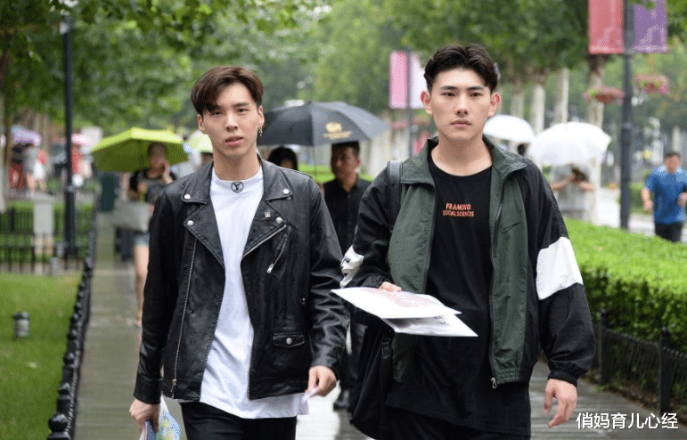 俏妈育儿心经|大一新生入学，一定要记住“4带4不带”，避免影响开学！