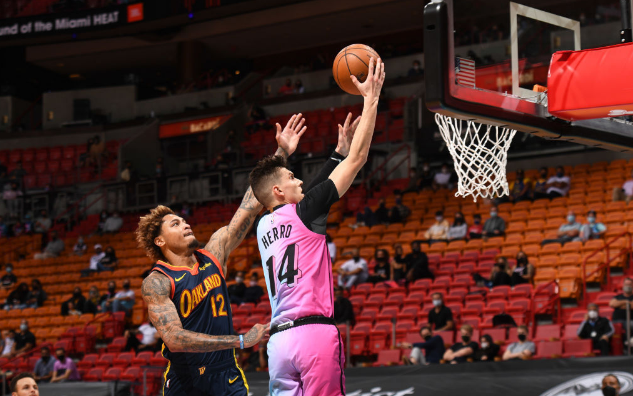 維金斯|狂轟75+29+15！三巨頭齊爆發(fā)，勇士居然輸了，奧迪首秀8中2