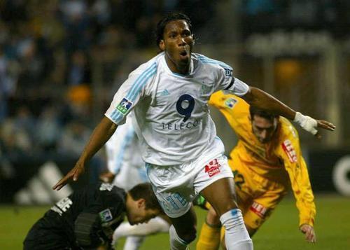 刘华体会讲体育课|人人都爱刘德华！非洲足球巨星，你会想到谁？我会想到“三道杠”