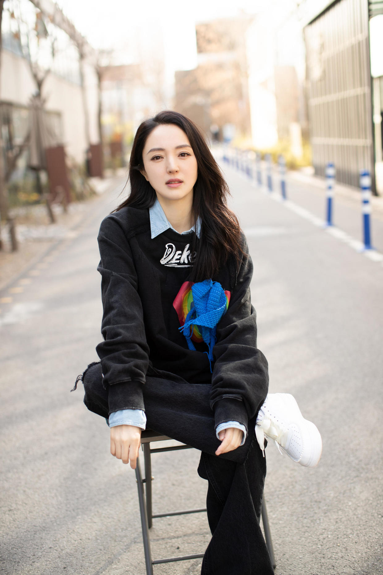 何有强 董璇又美到我了，穿绿色西服套装酷炫霸气，时尚感一点不输超模