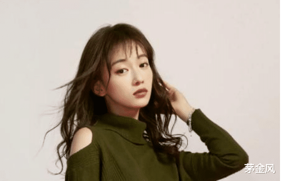 明星|出门带6个助理30个保镖，被央视批评后，她还是“不知悔改”