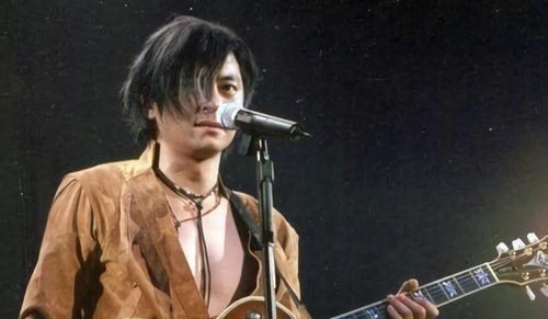 王杰|王杰19岁服兵役，把妻子交给母亲照顾，母亲却让怀孕儿媳陪酒赚钱