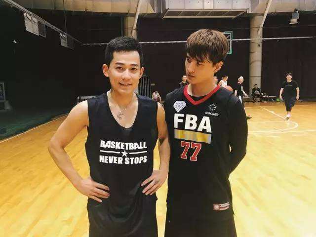 苏醒|37岁男星被曝隐婚生子！带娃几乎全程玩手机，此前被催婚破口大骂