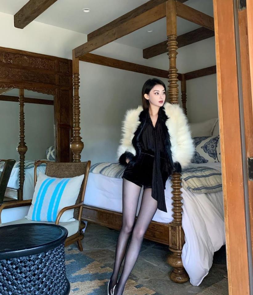女球迷|圣诞大战坐在老詹威少身旁的中国女球迷是谁？超高颜值+大长腿