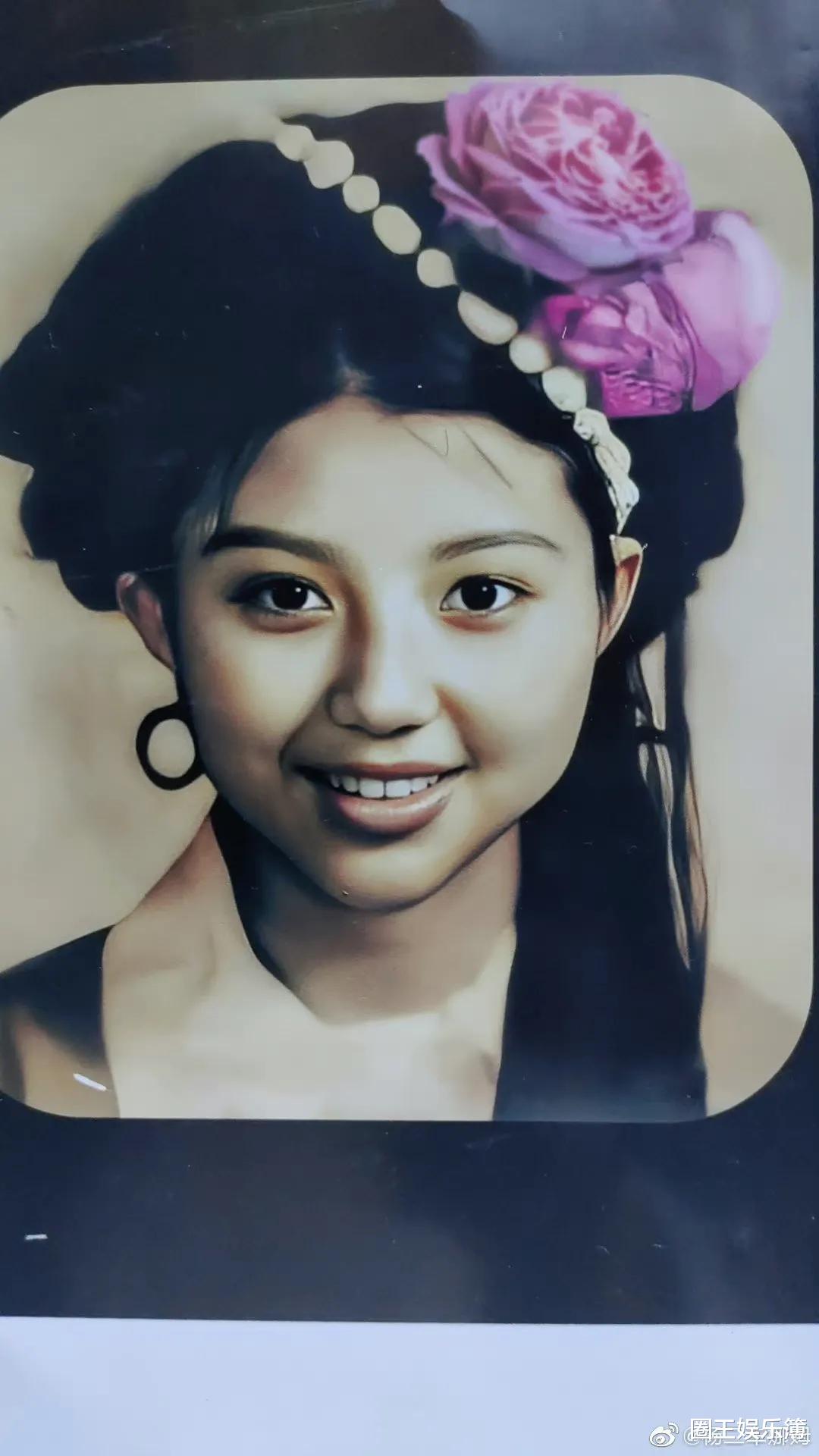 杨二车娜姆|《快男》评委杨二车娜姆近照二三十年不换发型，如今她怎么样了