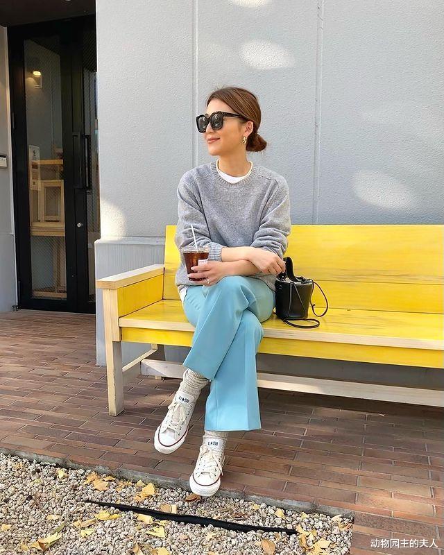 动物园主的夫人 冬季针织衫怎么穿好看又省钱 看看这位博主的简约搭配法会给你灵感