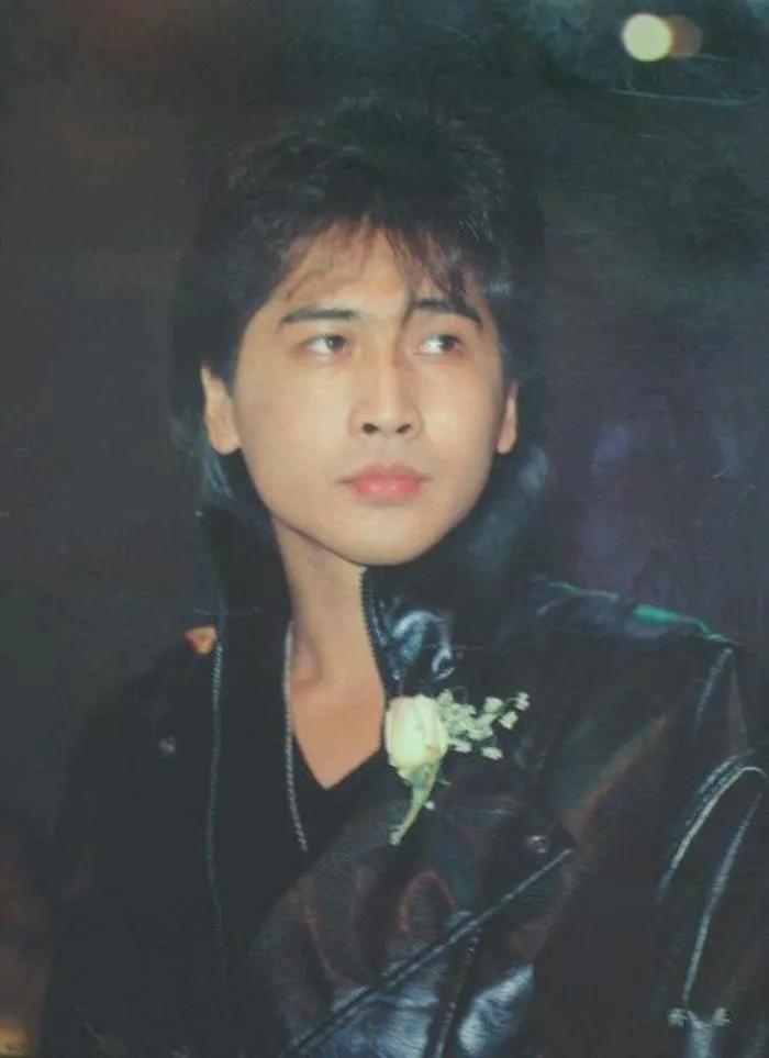 |娱乐圈六对年龄差距大的情侣，都是狠人，最大差49岁，最小差20岁！