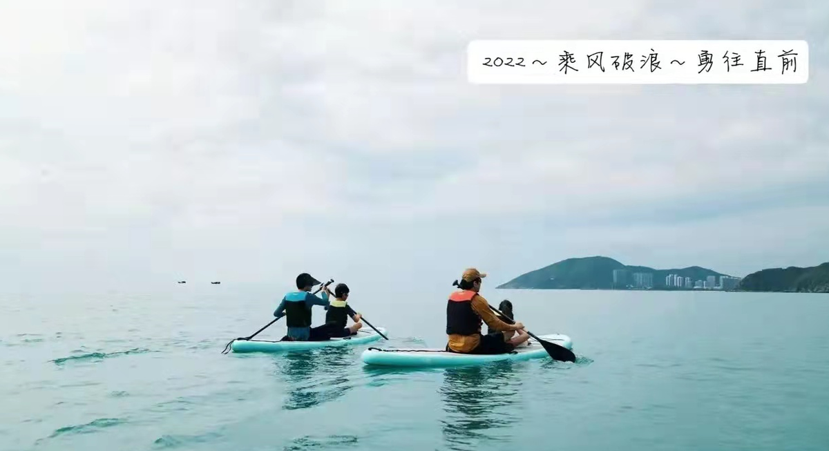 章小蕙|孙俪全家游玩！她秋裤外穿土出新高度，等等晒成黑炭小花霸气全开