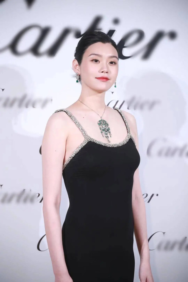 奚梦瑶|奚梦瑶怀二胎后亮相，二胎孕肚微胖十分明显，育儿观念遭网友吐槽