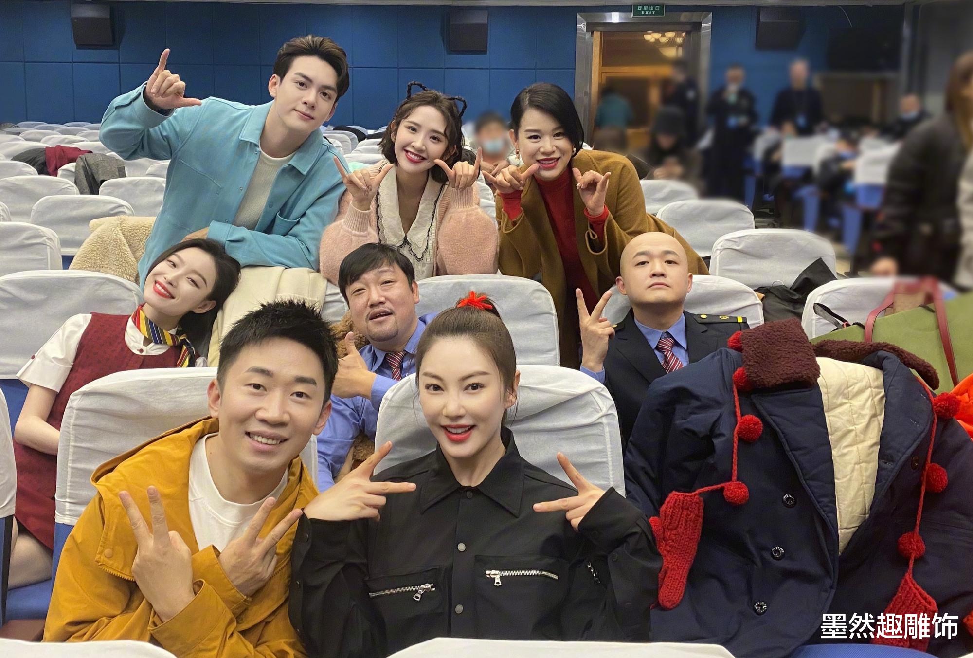 春晚|春晚舞台倪妮成带货女王？一件大衣2.67万，这谁买得起？