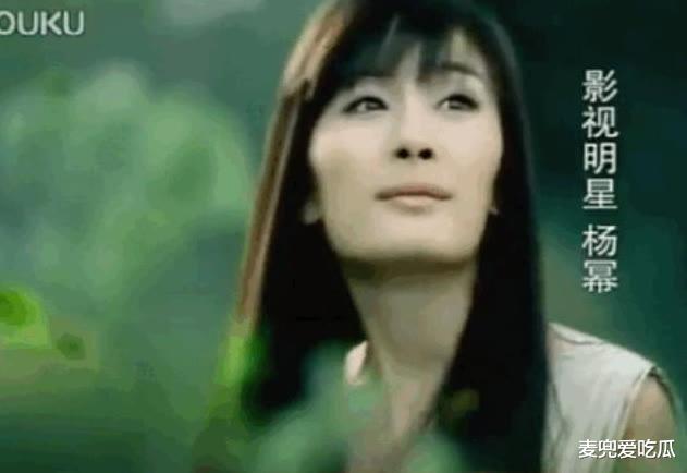 杨幂|网红撞脸杨幂惹争议？粉丝突破十万，网友喊话去拔牙