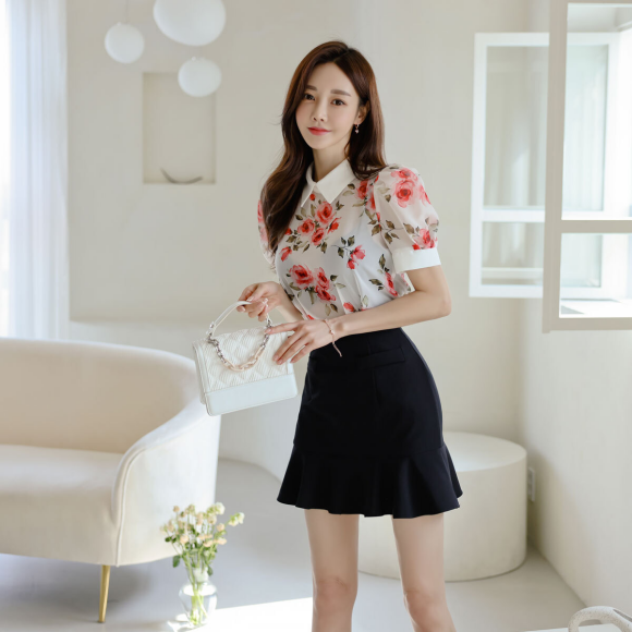 壹品穿搭|女神孙允珠的时尚搭配：仲春雨帘墨红彩鸢透明衬衣裙