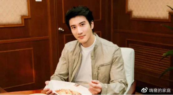 粉色|王力宏给三胎儿子取名，全名5笔没1笔是弯的，网友：不愧是学霸